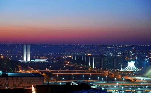Vista noturna de Brasília (fotógrafo: Mariano Frazão)