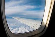 Promoção de Passagem aéreas. Janela do avião