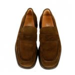 Dicas para limpar camurça de sapatos e roupas