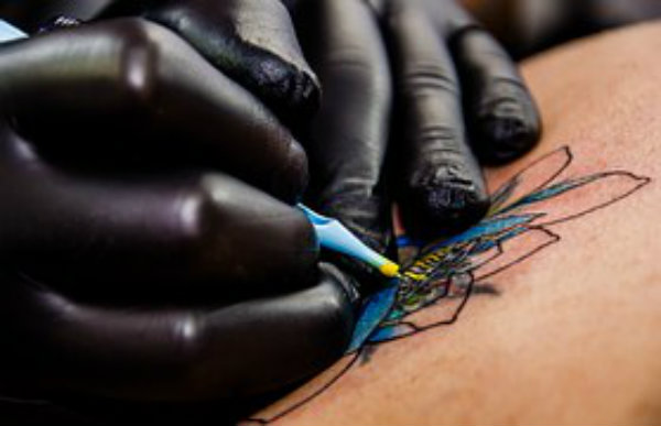 A tatuagem requer cuidados.