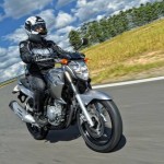 Yamaha Fazer 250 em moviento