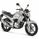 Yamaha Fazer 250 na cor prata