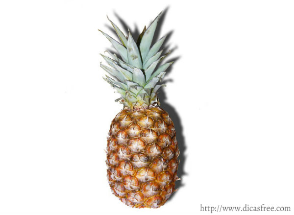 O abacaxi é uma fruta rica em nutrientes.