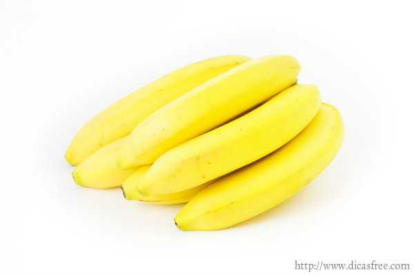 A banana é rica em carboidratos.