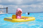 Bebê na piscina