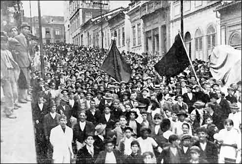 Grevistas em São Paulo - 1917 (foto: reprodução)