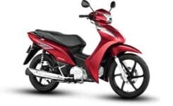 Motor OHC de 97,1 cilindradas, 4 tempos arrefecido a ar, freios a tambor na dianteira e traseira. honda biz 100 vermelha