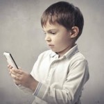 Com que idade é recomendado dar um celular a seu filho?