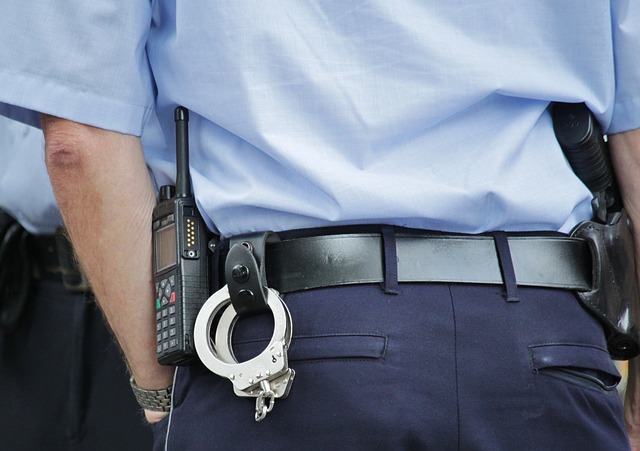 Qual a idade limite para entrar na Polícia Federal?